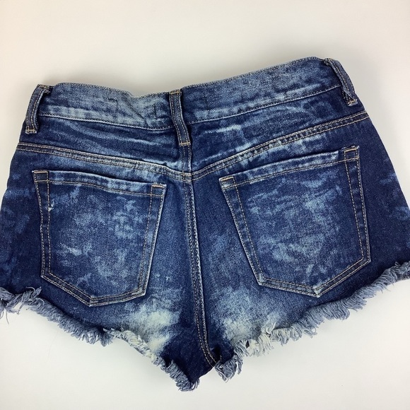 𝅺BULLHEAD DISTRESSED LOW RISE FESTIVAL SHORTS - Picture 4 of 4